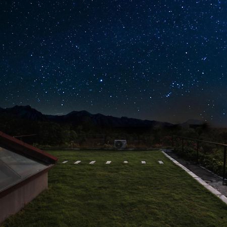 Villa Ambara Sumberkima Banyuwedang Exteriör bild